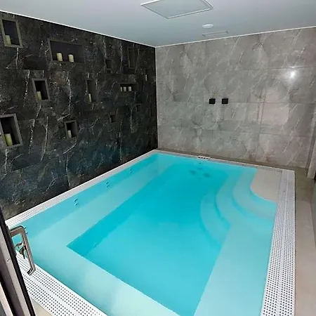 Hotell Ladna 4*