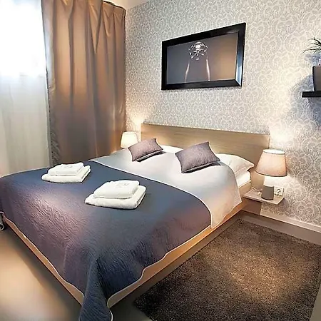 Ladna Hotell