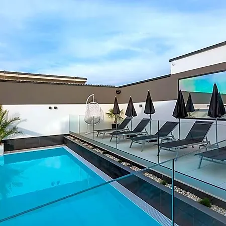 Ladna Hotell 4*